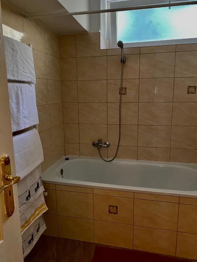 Grande Familia Apartman Apartment Eger Exterior photo